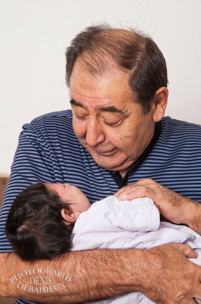 Dans le bras du grand père
